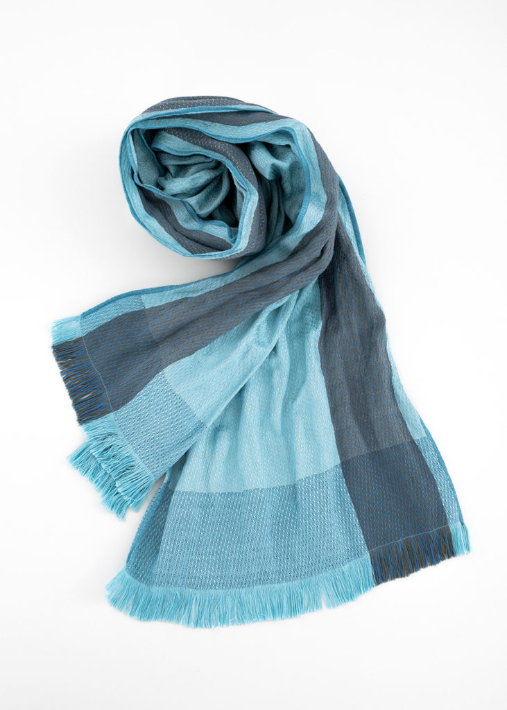 Exklusiver Schal aus Seide mit Stahlkern