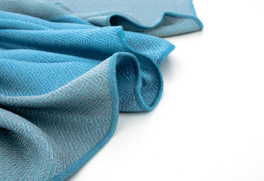 Zarte blau-graue Seide