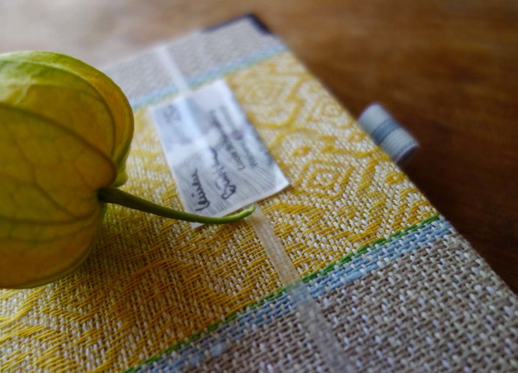 Notizbuch handgebunden mit handgewebtem Leinen