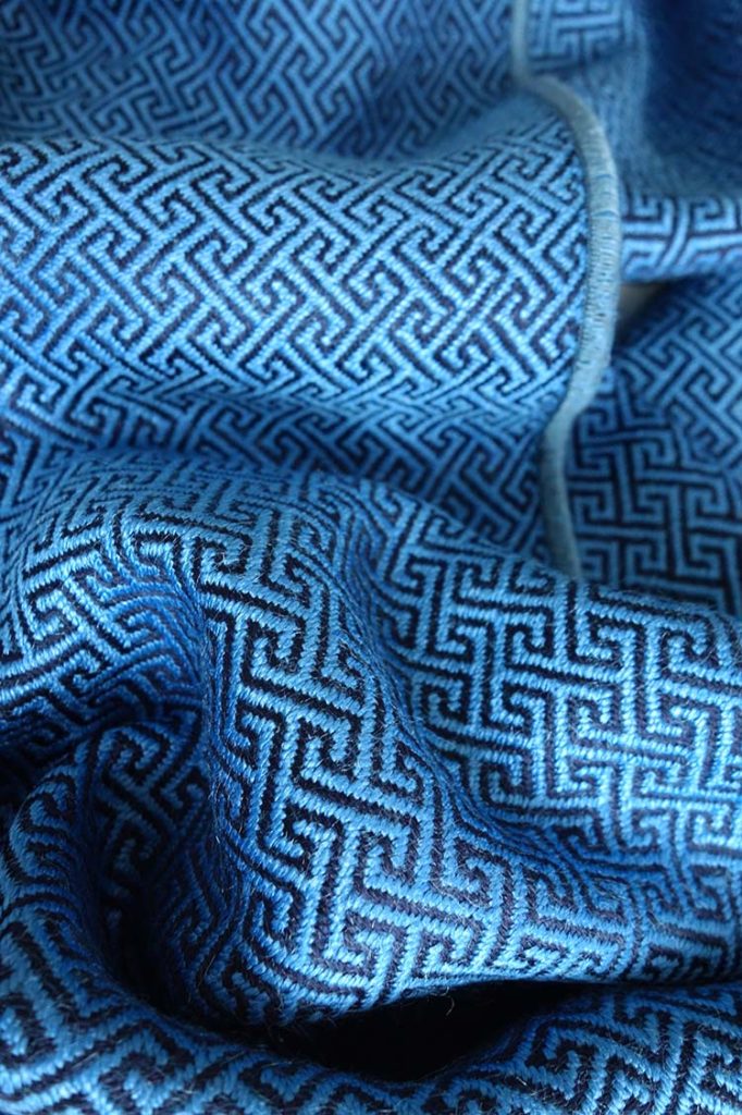 Armure sergée tressée à la main