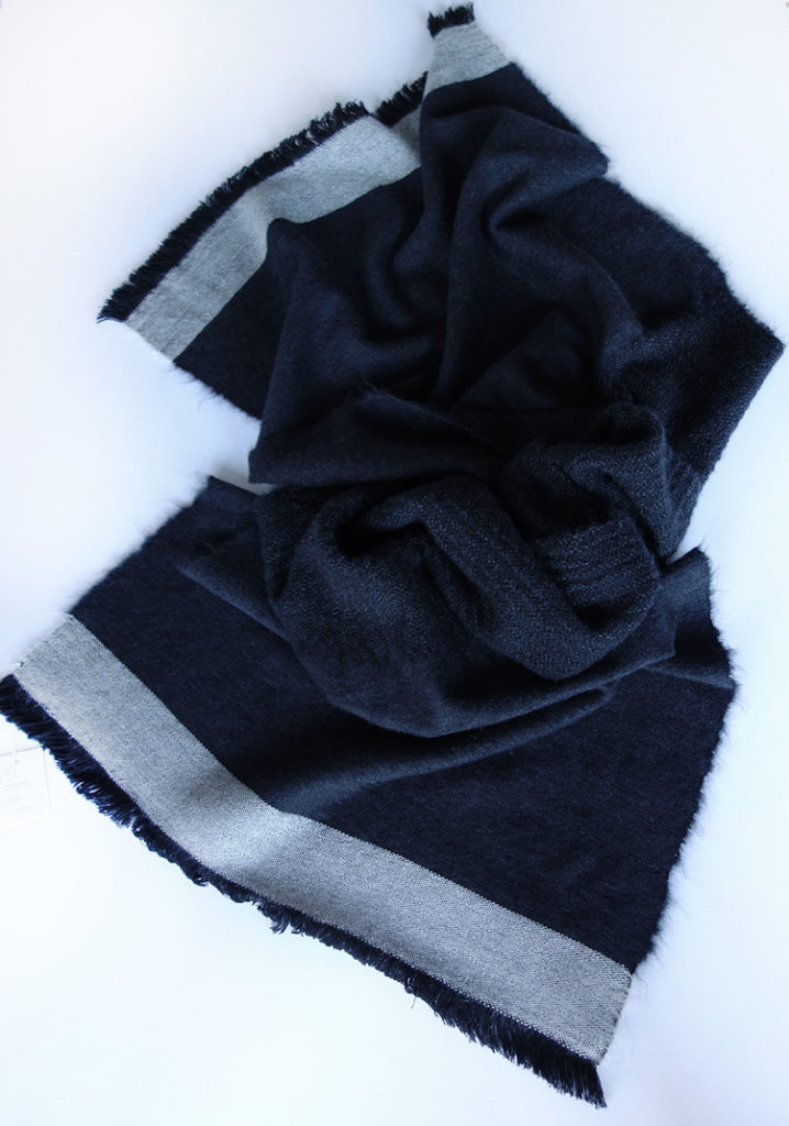 Schwarz-weiße Stola
