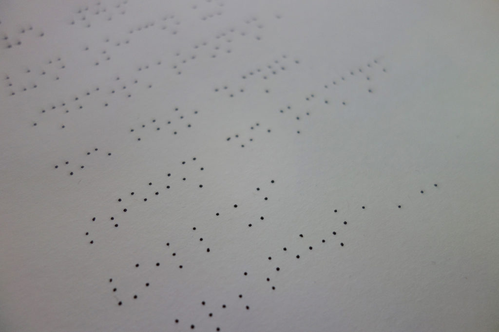 Textil implementering Braille Gina Plantera